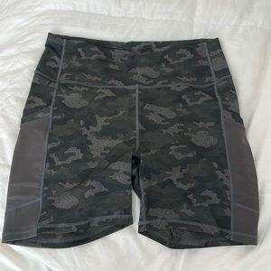 Fabletics PowerHold 6” biker shorts size XL